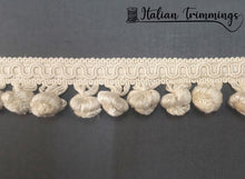 Load image into Gallery viewer, Onion tassel fringe. col. ivory. Hand knotted. Price per linear meter (SAN LEUCIO)
