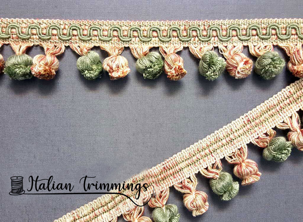 Onion tassel fringe. col. ivory/pink/green. Hand knotted. Price per linear meter (SAN LEUCIO)